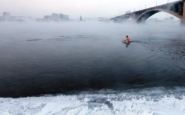Kupanje u reci na minus 23 Celzijusa!