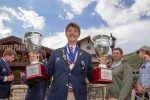 Hunter Hoffler s medaljama i peharima web