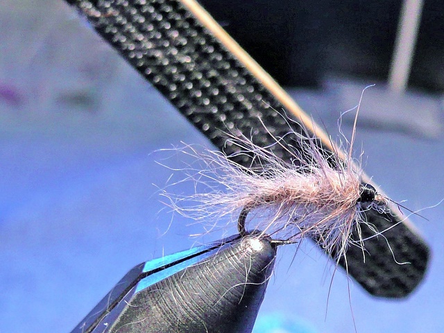 Češljanje i četkanje mušica i strimera