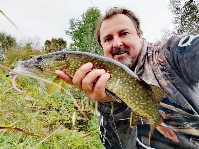 Lov štuka strimerima na malim kanalima